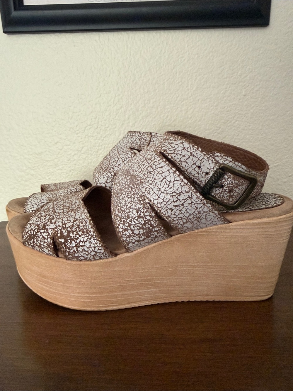 Sbicca Brown & White Crackle Platform Wedge Sandals